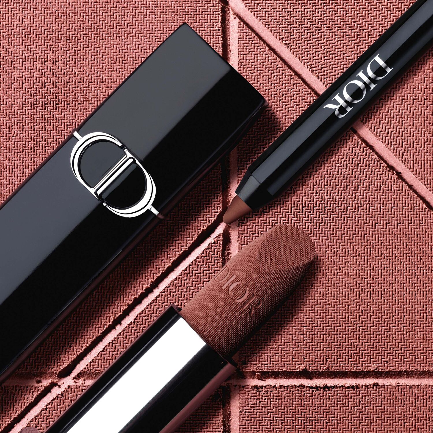 ROUGE DIOR CONTOUR (LÁPIZ PERFILADOR DE LABIOS QUE NO TRANSFIERE LARGA DURACIÓN)